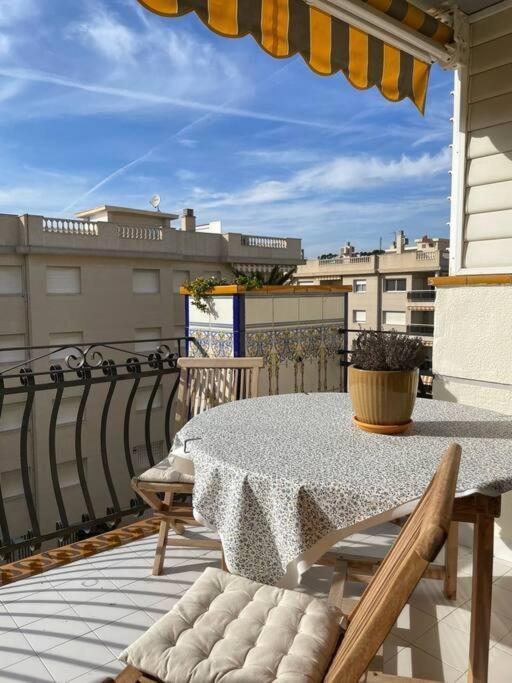 Cal Salmare Seafront Apartment With Rooftop Terrace And Pool Калафел Екстериор снимка