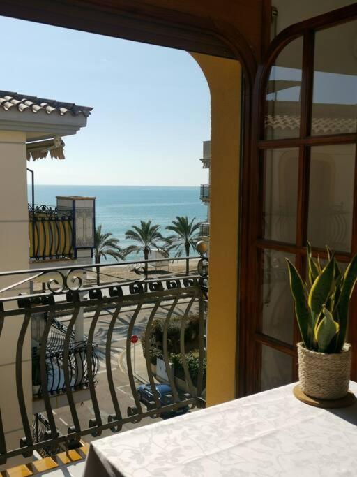 Cal Salmare Seafront Apartment With Rooftop Terrace And Pool Калафел Екстериор снимка