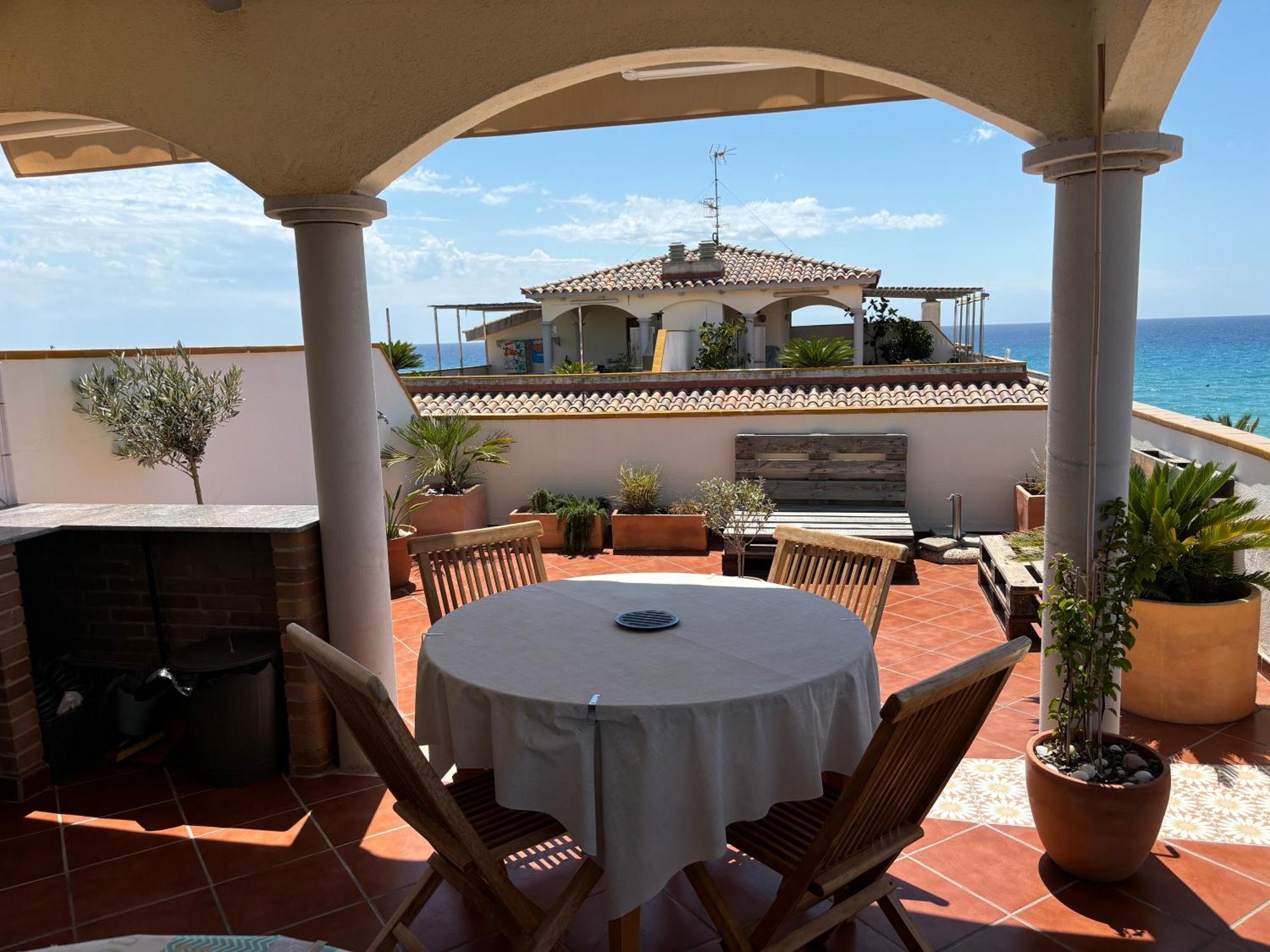 Cal Salmare Seafront Apartment With Rooftop Terrace And Pool Калафел Екстериор снимка